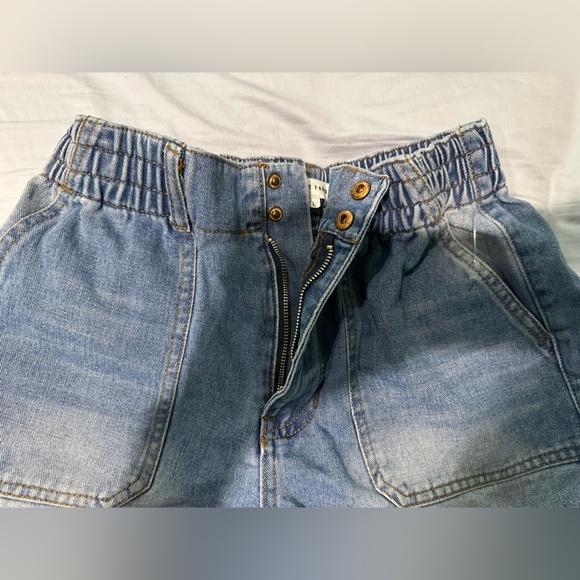NWOT jean shorts size Large (juniors) - Picture 4 of 4